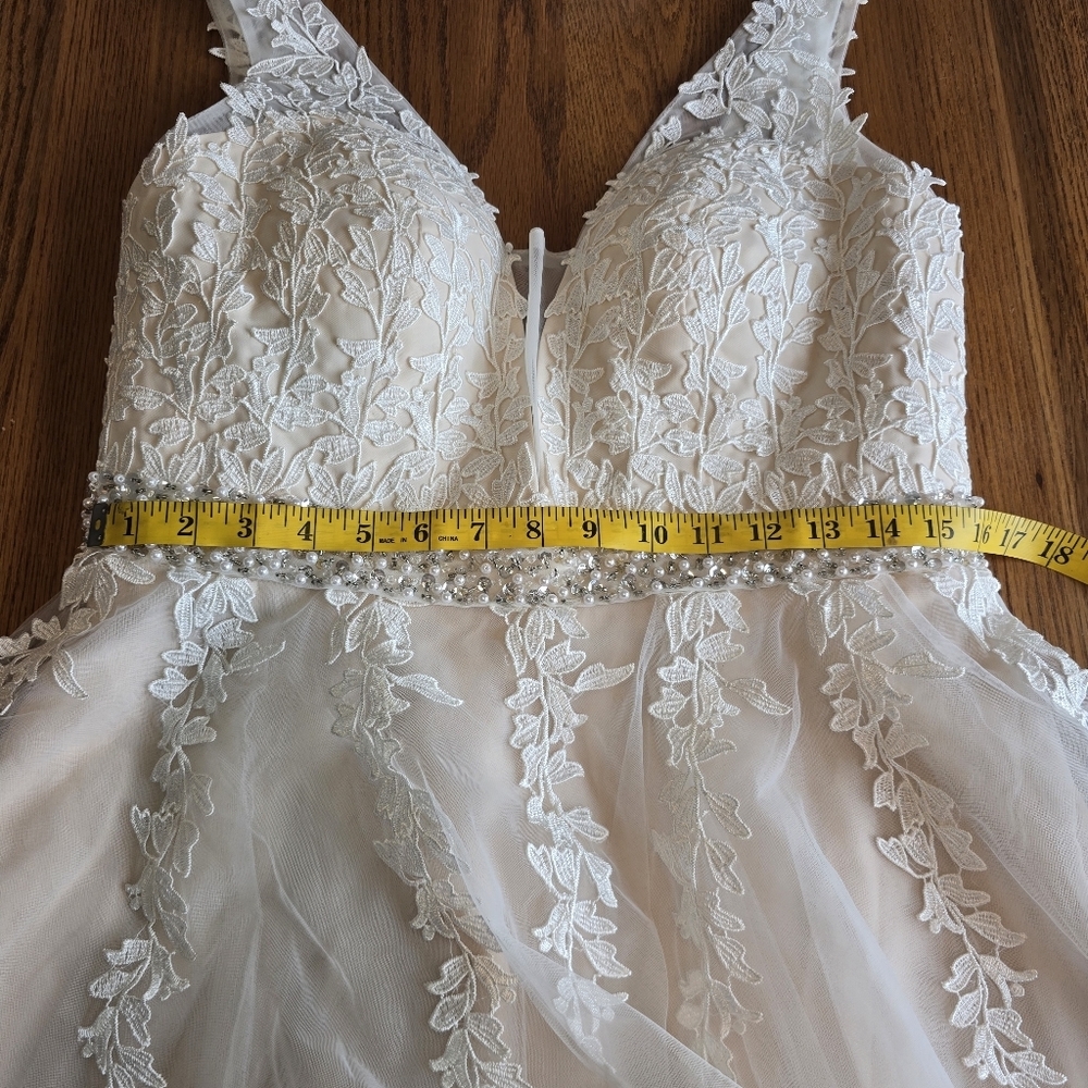 NWT Abao Wedding Elegant Lace and Tulle Dress White Cream Size 12 - Picture 12 of 16
